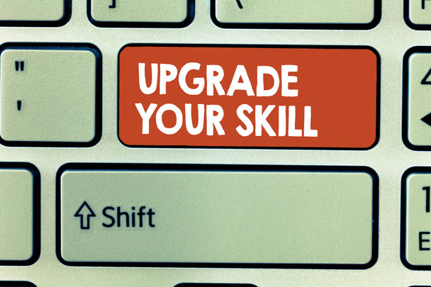 Fogalmi kézi írás, Upgrade Your Skill mutatja. Bontsa ki a hatálya a tudás optimalizálja készségek kézműves bemutató üzleti fotó - Fotó, kép