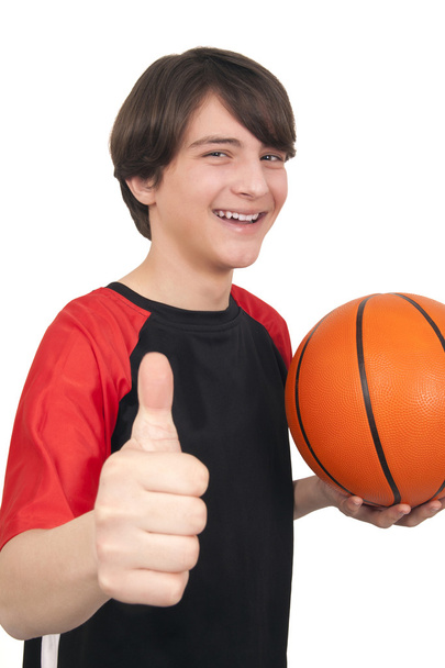 Portrait d'un beau joueur de basket souriant montrant pouce u
 - Photo, image
