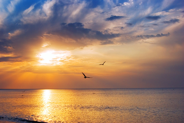 Auringonnousu merellä - Valokuva, kuva