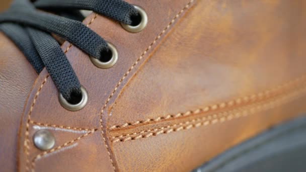 Los hombres invierno botas de cuero marrón
 - Metraje, vídeo