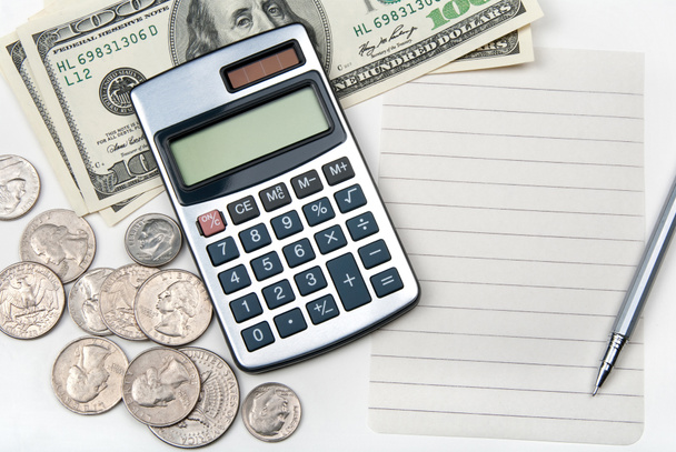 kalkulačka, prázdné linkovaný papír, peníze a pero - Fotografie, Obrázek