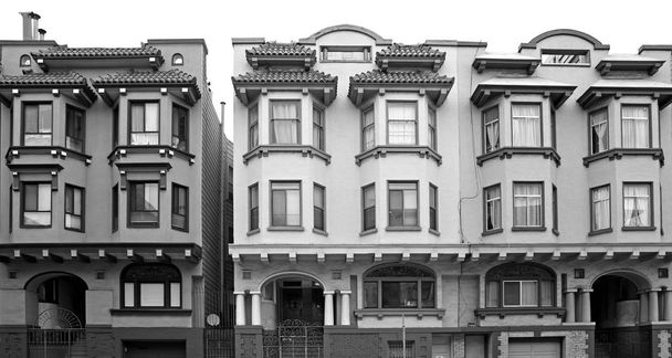 Black and white victorian houses in a row - Фото, зображення