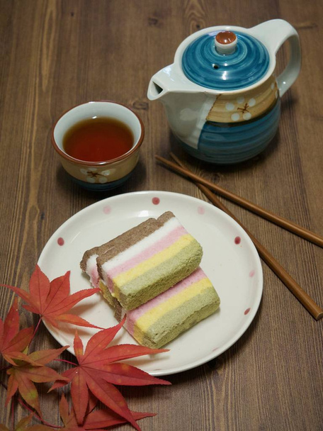 Korealainen ruoka sateenkaari riisi kakku
 - Valokuva, kuva