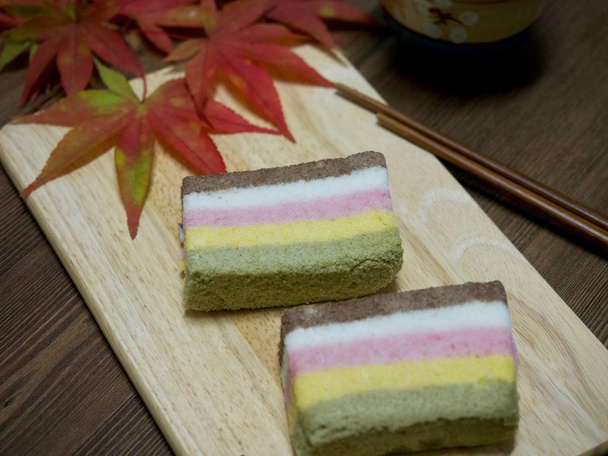 Comida coreana pastel de arroz arco iris
 - Foto, imagen