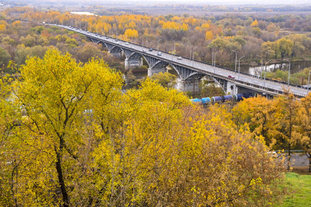 Bridge over the Klyazma River in the city of Vladimir. In autumn. - Fotó, kép