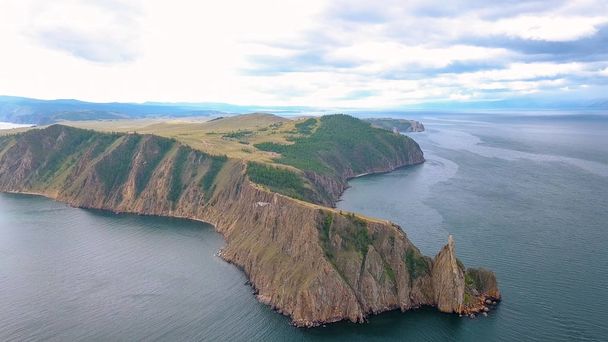 Mys Khoboy (Cape Khoboy). Oroszország, Lake Baikal, Olkhon Island. A legészakibb pontja a Olkhon island, a Drone   - Fotó, kép