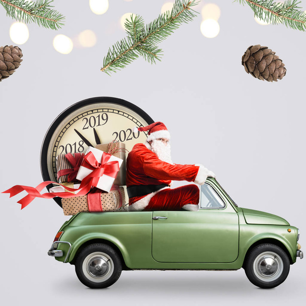 Santa Claus countdown on car - Фото, зображення