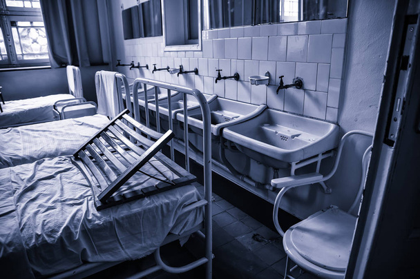 Vieux lits d'hôpital, détail de l'ancien hôpital pour les patients - Photo, image
