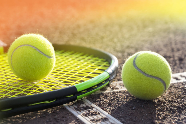 tennis court and balls - Foto, Imagen