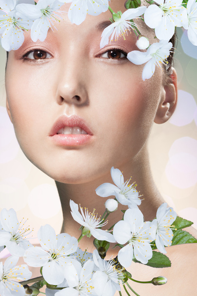 Beauty of woman and sakura - Foto, Imagem