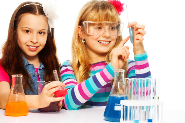 Two girls in chemistry class - Foto, imagen