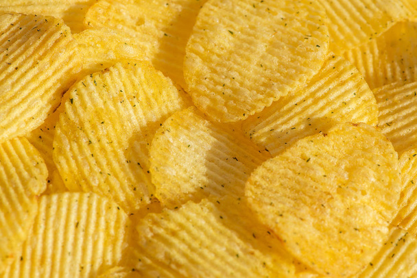 Handful of yellow potato chips - Φωτογραφία, εικόνα