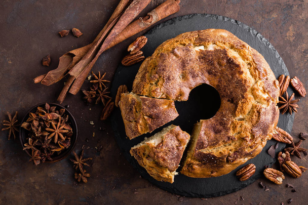 Bundt cake with cinnamon and nuts - 写真・画像