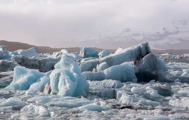 Izlandi gleccser, a híres gleccser-lagúna. Szép hideg táj képe a gleccser lagoon-öbölre. Izland egyedi jellege. Jég táj. - Fotó, kép