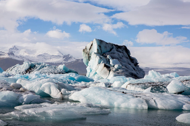 Islandského ledovce na známé ledovcové laguny. Krásná zima krajina obrázek ledovcová Laguna Bay. Jedinečná příroda Islandu. Zimní krajina. - Fotografie, Obrázek