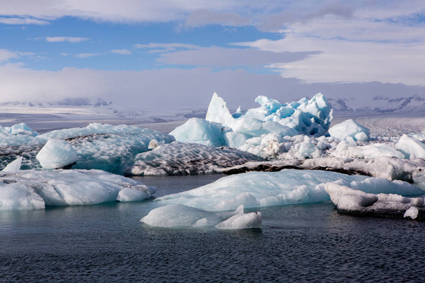 Lodowce Islandii w słynnej laguny lodowiec. Piękny krajobraz zimno obraz glacier Bay lagoon. Unikalny charakter Islandii. Krajobraz lód. - Zdjęcie, obraz