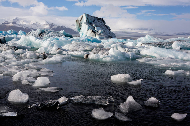 Islannin jäätiköt kuuluisalla jäätikkölaguunilla. Kaunis kylmä maisema kuva jäätikkö laguuni lahti. Islannin ainutlaatuinen luonne. Jäämaisema
. - Valokuva, kuva