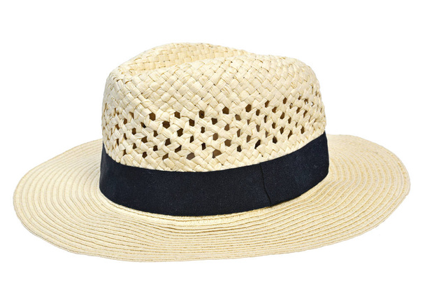 Καπέλο Παναμά Κουένκα, παραδοσιακά καλοκαιρινά καπέλο με μαύρο hatband ή κορδέλα, απομονώνονται σε λευκό φόντο. Κόψτε το αντικείμενο με το top view ή μεγάλη γωνία προβολής. - Φωτογραφία, εικόνα