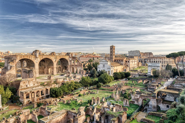 Centrale Romeinse ruïnes, Via Del Fori Imperiali, Rome, Italië - Foto, afbeelding