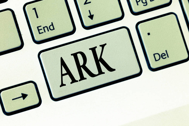 Κείμενο πινακίδα που δείχνει Ark. εννοιολογική φωτογραφία μεγάλο ξύλινο πλοίο που χτίστηκε από τον Νώε για να επιβιώσουν από πλημμύρα - Φωτογραφία, εικόνα