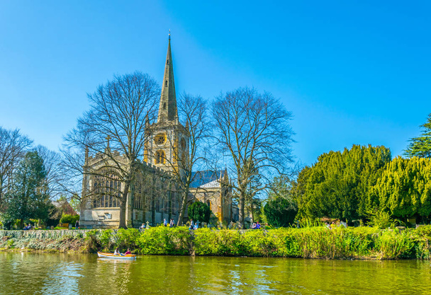 Iglesia de la Santísima Trinidad en Stratford upon Avon, Englan
 - Foto, imagen