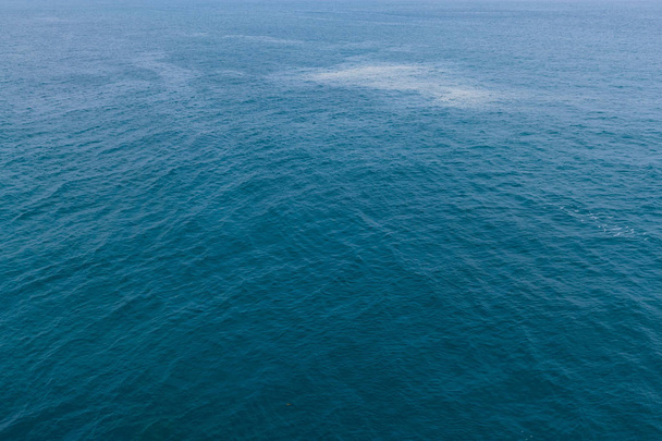 Vista al mar azul surafce
 - Foto, imagen