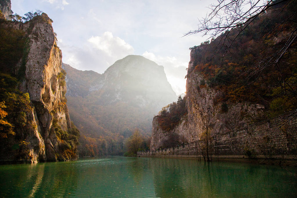 Doğal rezerv Furlo Gorge: Marche, İtalya - Fotoğraf, Görsel
