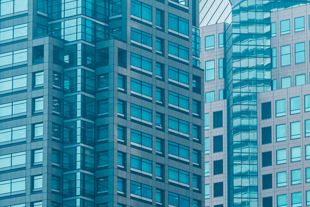 Bel immeuble de bureaux extérieur moderne avec des textures de motif de fenêtre en verre
 - Photo, image