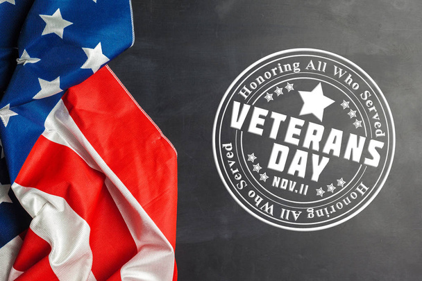 imagen compuesta del día de los veteranos con bandera americana
 - Foto, imagen