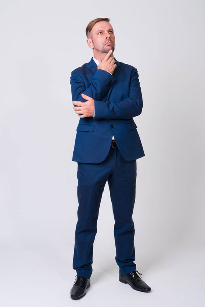 Full body shot of blonde businessman wearing blue suit - Fotoğraf, Görsel