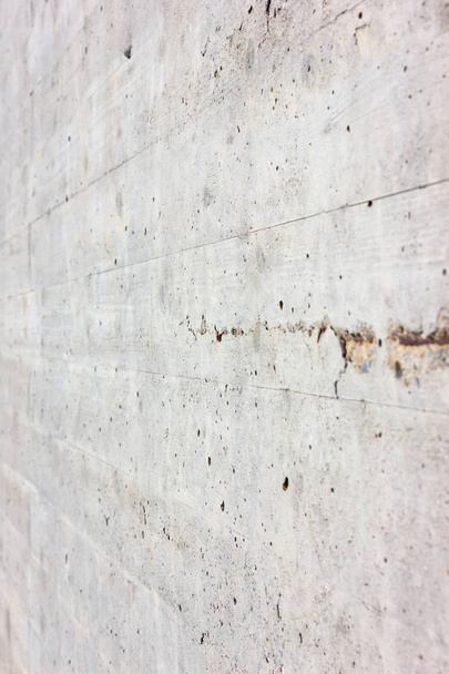parede de concreto fora de uma garagem em uma pequena cidade no sul da Alemanha
 - Foto, Imagem