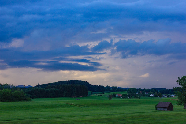 небо грозових хмар сільських сільськогосподарський регіон у Південній Німеччині allgau поблизу міста Ванген - Фото, зображення
