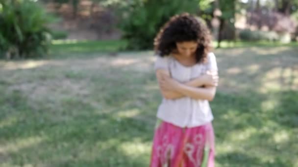 portrait of defocused sad and depressed young woman crying at the park - Filmagem, Vídeo