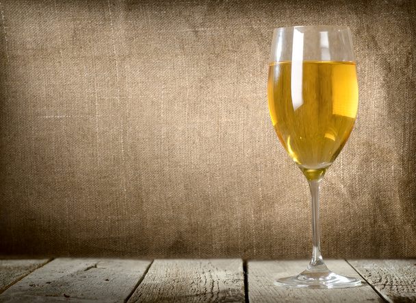 Copo de sobremesa vinho branco
 - Foto, Imagem