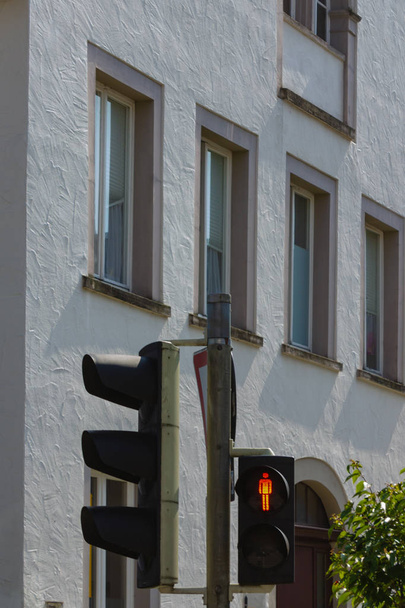 semáforo en bavarian ciudad wangen verano sol día azul cielo
 - Foto, imagen