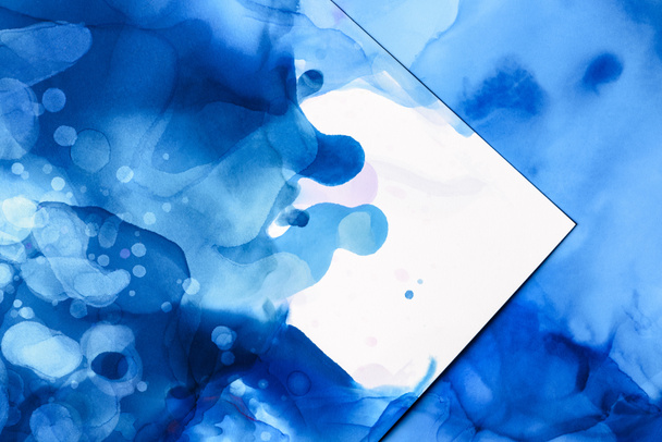 salpicos azuis de tinta de álcool no branco como fundo abstrato
 - Foto, Imagem