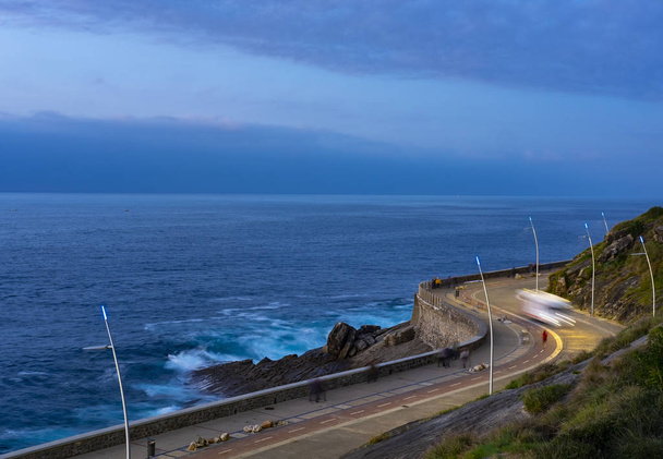 Car lights going by the sea in the city of San Sebastian, Basque Country - Zdjęcie, obraz