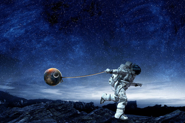 Uzay adamını çalmak gezegen. Karışık teknik - Fotoğraf, Görsel