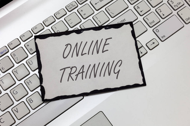 Kirjoittaminen huomautus osoittaa Online Training. Business photo showcasing Ota koulutusohjelma sähköisessä muodossa
 - Valokuva, kuva