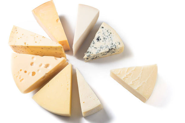 Varios tipos de queso aislado en blanco
 - Foto, Imagen