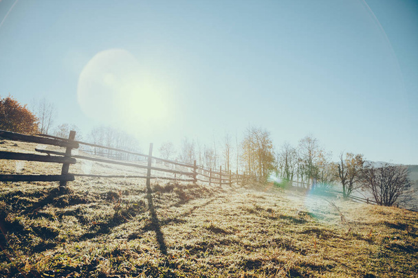 plot dřevěný pastviny v Vorochta, Karpaty, Ukrajina - Fotografie, Obrázek