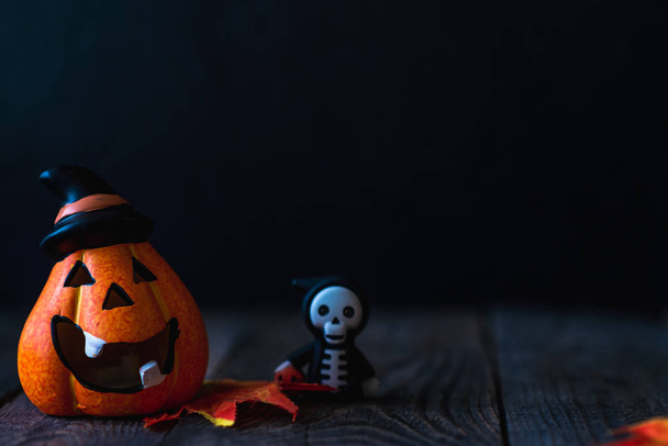 pumpkin in a hat with a face and a skeleton in a hoodie - Foto, Imagem