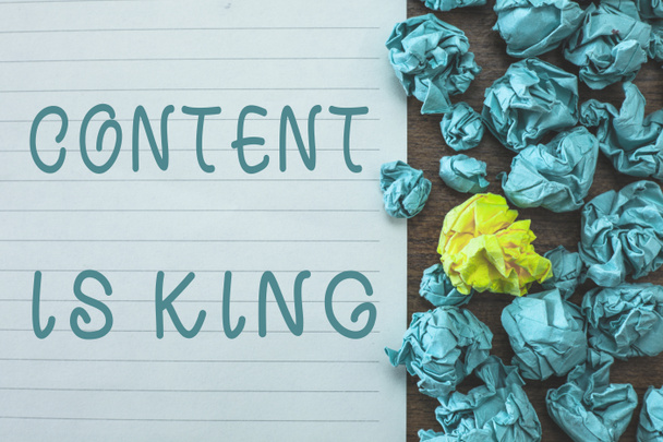 概念的な手書きのコンテンツは王を示します。ビジネス写真テキスト コンテンツが今日のマーケティング戦略部です。 - 写真・画像