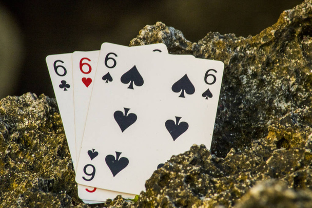jeu de cartes de poker thème trois d'un genre triple six
 - Photo, image