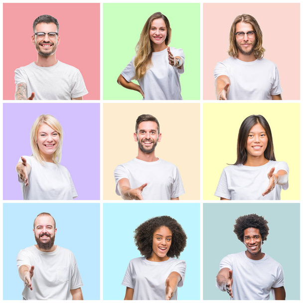 Kolaż grupy osób, kobiet i mężczyzn kolorowy na białym tle uśmiechający się oferujący przyjazny uścisk dłoni jako pozdrowienie i przyjazna. Udanego biznesu. - Zdjęcie, obraz