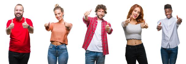 Collage van groep jongeren over de goedkeuring van de kleurrijke geïsoleerde achtergrond thumbs doen positief gebaar met hand, glimlachen en blij voor succes. Kijkend naar de camera, winnaar gebaar. - Foto, afbeelding