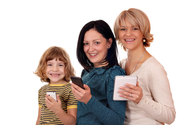 drie generatie klein meisje tiener meisje en vrouw met tablet - Foto, afbeelding