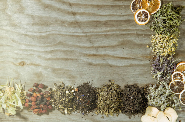 Traditional tea drinknig concept, variety of different tea on wooden background - Foto, Imagem