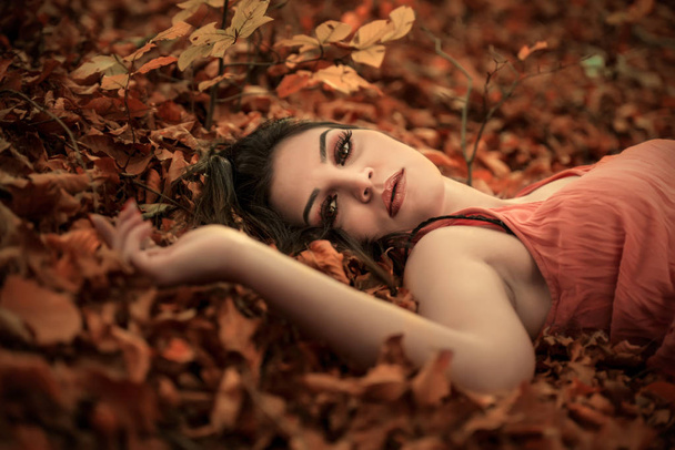 Beautiful girl posing in nature at beautiful autumn day - Valokuva, kuva