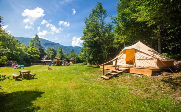 Family tent in Adrenaline Check eco resort in Slovenia. - Foto, Imagen
